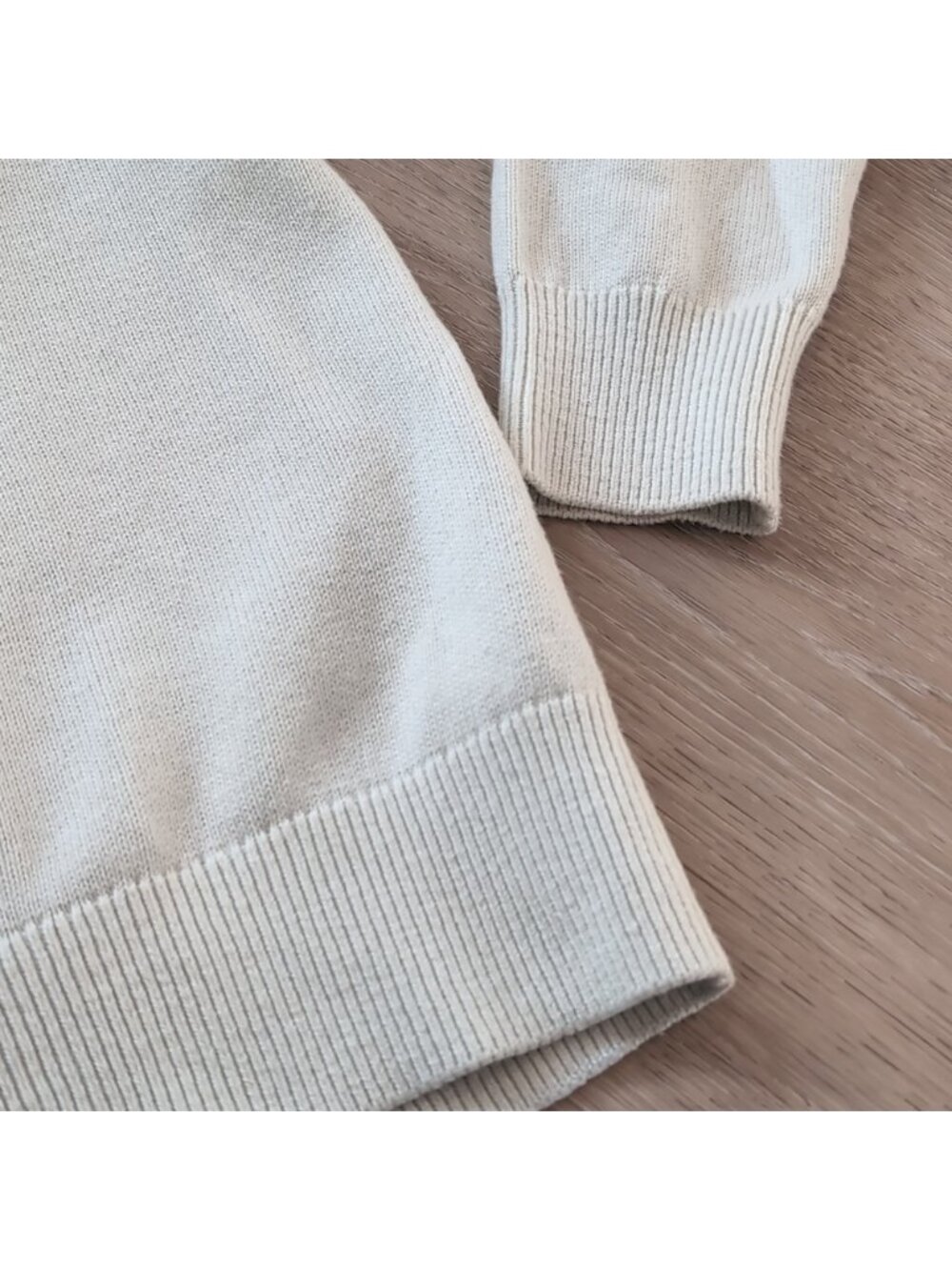 Aritzia Wilfred Clara V Neck Sweater - Picture 7 of 8